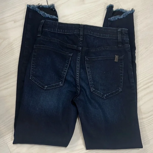 Joe’s Super soft stretchy Jeans. Size 25. - Picture 5 of 5